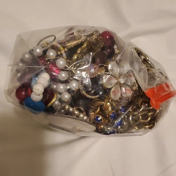 2.6 lbs of craft or diy jewelry bag - Picture 3 of 4